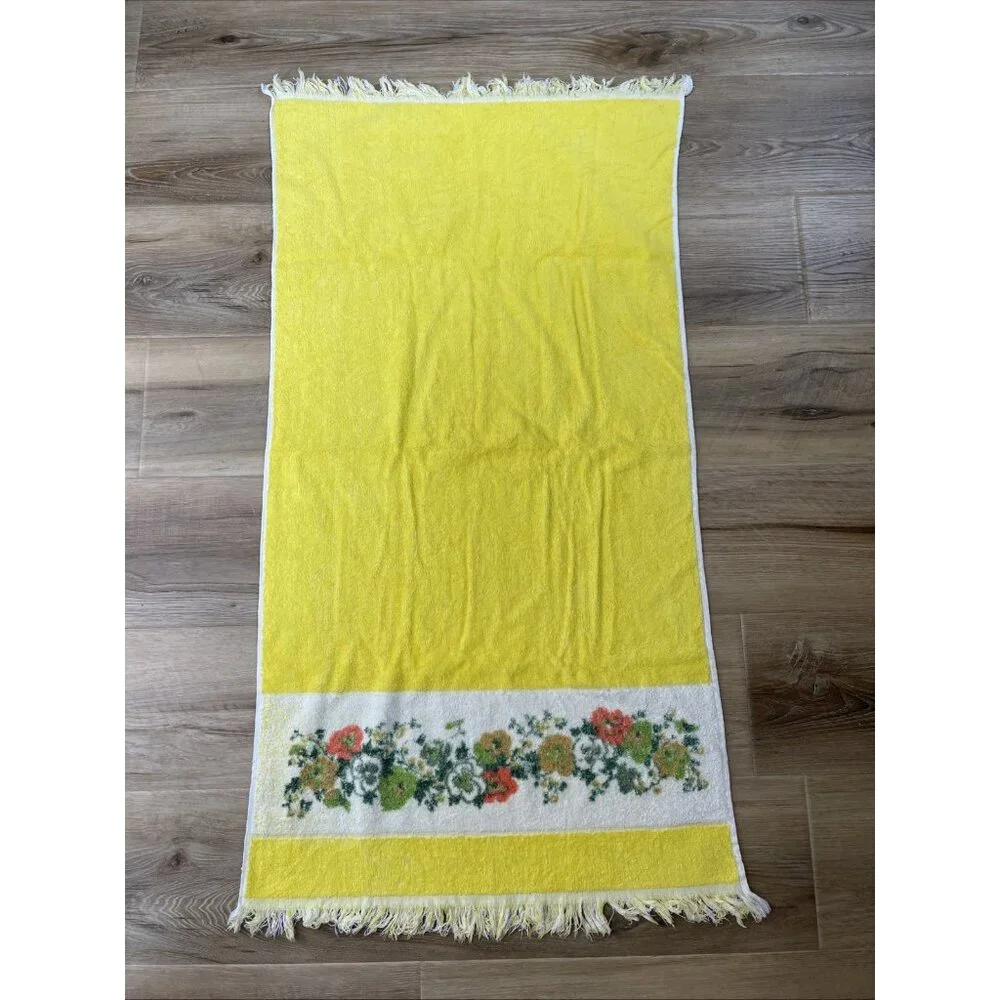 JCPenney VINTAGE Floral Bath Towel Set Yellow White Fringe Cotton Blend 2 pc Set